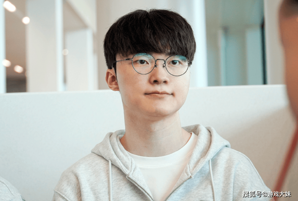 LOL官方再次发文强调，faker就是传奇选手，地位无人能撼动