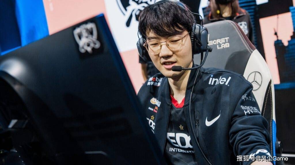 LPL晋级赛迎来上上签!Baolan神之一手,LCK解说观众集体破防